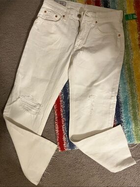 NWT GAP White Distressed Jeans Raw hem